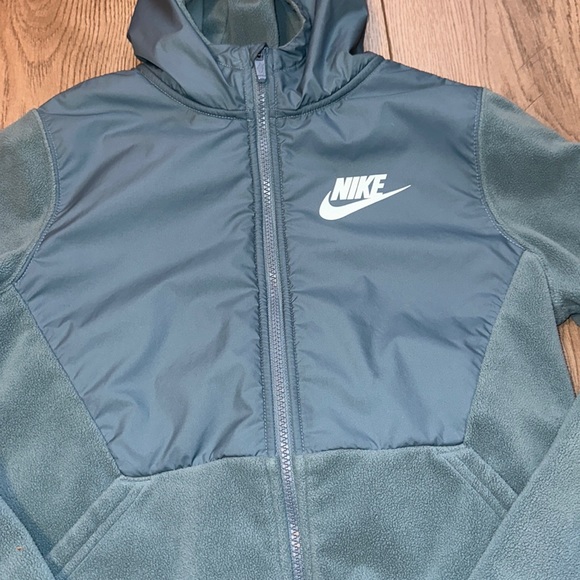 Nike jacket - Picture 2 of 6